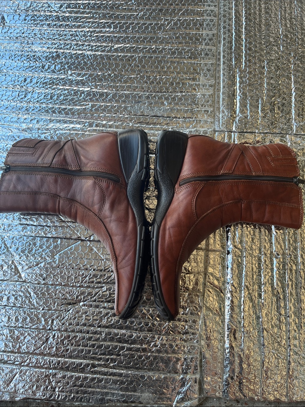 Clark’s Classic Brown Leather Square-Toe Boots - Picture 2 of 11